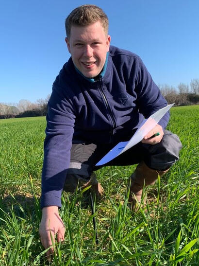 Hugo ROUX - Expérimentateur - Unité de Villeneuve Lès Maguelone Hugo ROUX - Expérimentateur - Unité de Villeneuve Lès Maguelone